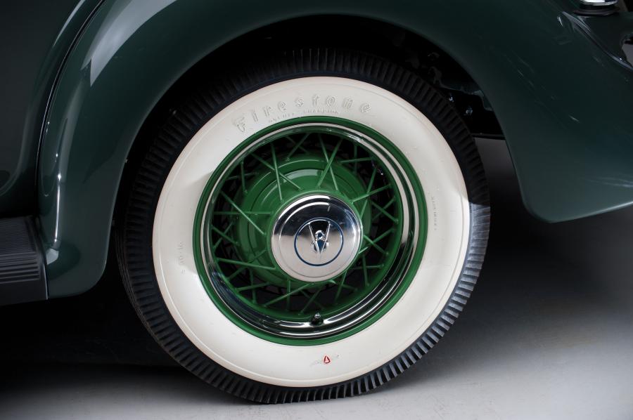  Ford DeLuxe Roadster 1935 года  (фото 4 из 41)